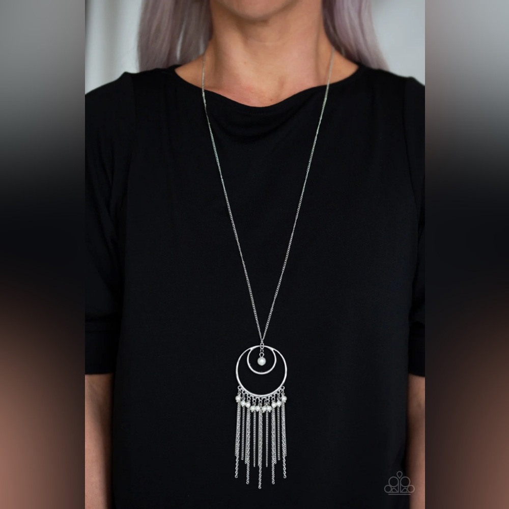 ❤️‍🔥5/$25❤️‍🔥 Out Of Bounds White Necklace